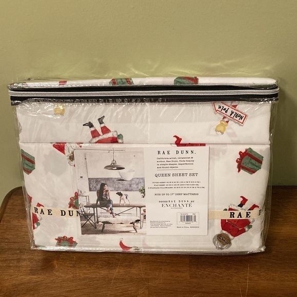NEW! Rae Dunn NORTH POLE SANTA & MRS CLAUS CHRISTMAS QUEEN SIZE SHEETS - Picture 3 of 9